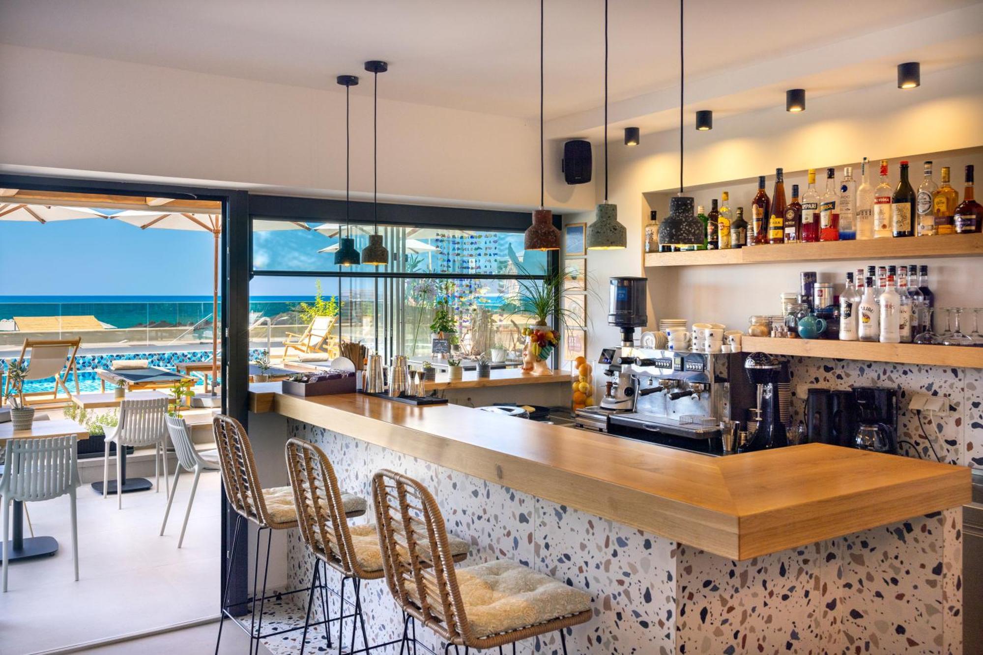 Calla Luxury Seafront Suites Rethymno  ภายนอก รูปภาพ