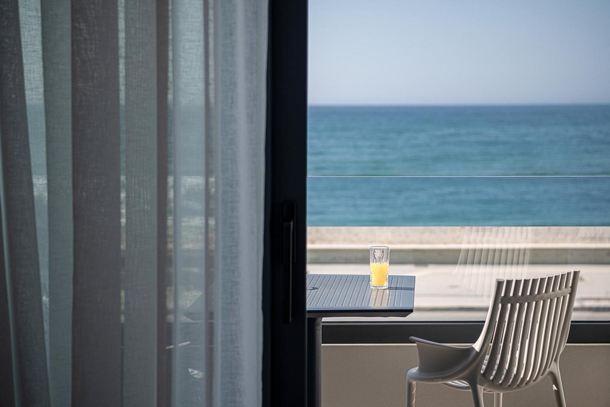 Calla Luxury Seafront Suites Rethymno  ภายนอก รูปภาพ