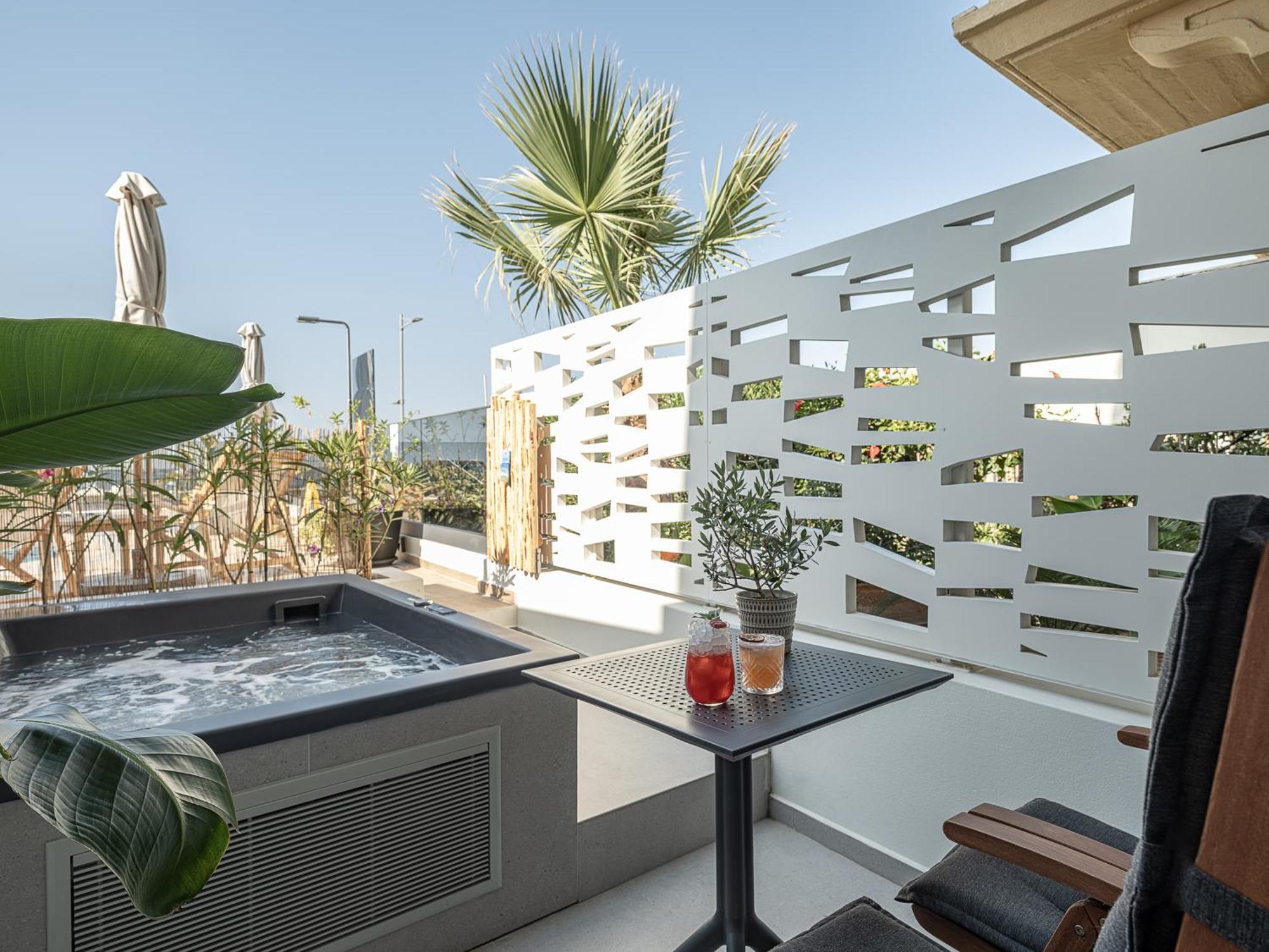 Calla Luxury Seafront Suites Rethymno  ภายนอก รูปภาพ