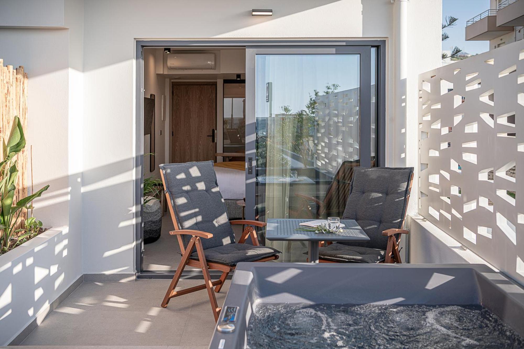 Calla Luxury Seafront Suites Rethymno  ภายนอก รูปภาพ